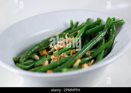 Green Bean Almandine bereit zum Servieren Stockfoto