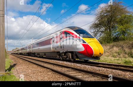 Die neue LNER Azuma elektrische Zug auf der East Coast Mainline, England, UK. Stockfoto