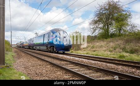 Der neue elektrische Zug Hull Azuma, das „Land of Green Ginger“, der an der Ostküste von Mainline, England, Großbritannien, verkehrt. Stockfoto