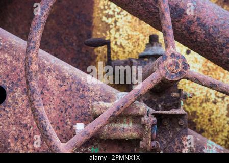 Nahaufnahme von antiken Zahnrädern und Rädern; Baja California, Mexiko Stockfoto