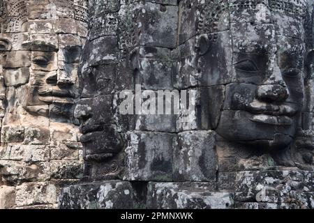 Gesichter des Tempels von Bayon, erbaut im späten 12. Jahrhundert; Siem Reap, Angkor, Kambodscha Stockfoto