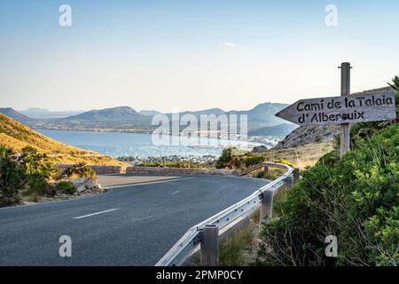 Straße nach Port de Pollenca von der Halbinsel Formentor in Mallorca, Spanien Stockfoto