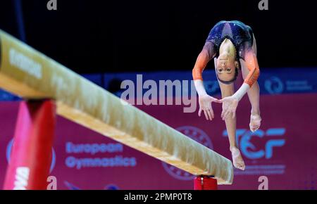 ANTALYA - Naomi Visser in Aktion während des Frauengymnastik-Allroundfinales bei den Europameisterschaften in der Türkei. ANP IRIS VANDEN BROEK Stockfoto