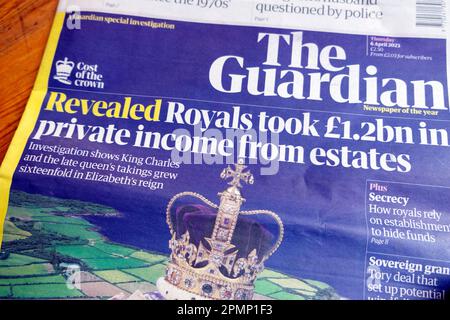 „Royals nahm 1,2bn Pfund an Privateinkommen von Anwesen“, der Titelartikel der Zeitung Guardian, der britischen Monarchie, am 6. April 2023 in London UK Stockfoto