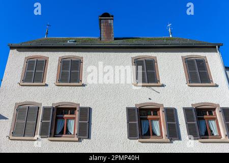 Europa, Luxemburg, Diekirch, Esch-sur-Sure, traditionelle Hausfassade an der Rue du Moulin Stockfoto