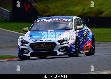 Tom Ingram, Hyundai i30N, BTCC, British Touring Car Championship, Einführungstag und Medienveranstaltung, BTCC Media Day, eine Chance für die 2023 Teilnehmer Stockfoto