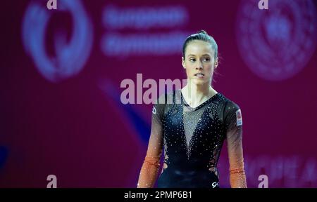 ANTALYA - Naomi Visser in Aktion während des Frauengymnastik-Allroundfinales bei den Europameisterschaften in der Türkei. ANP IRIS VANDEN BROEK Stockfoto