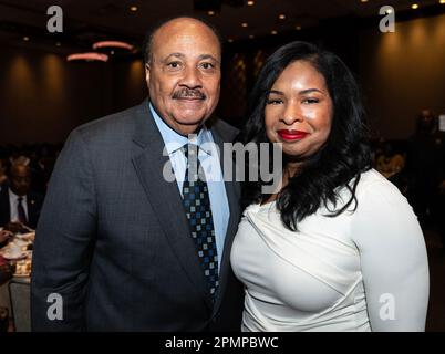 New York, New York, USA. 13. April 2023. Martin Luther King III (M) nimmt am NAN 2023 Convention Day 2 im Sheraton Times Square Teil. Das National Action Network veranstaltet jährlich eine Konferenz, auf der gewählte Amtsträger, Bürgerrechtsführer und die Öffentlichkeit zu Gesprächen über Bürger- und Menschenrechte in den USA eingeladen werden. (Kreditbild: © Lev Radin/Pacific Press via ZUMA Press Wire) NUR ZUR REDAKTIONELLEN VERWENDUNG! Nicht für den kommerziellen GEBRAUCH! Stockfoto