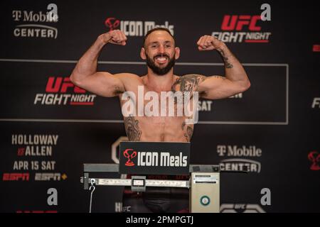 Kansas City, MO, Missouri, USA. 14. April 2023. KANSAS Kansas City, MO, MISSOURI - 14. APRIL: Lando Vannata liegt am 15. April 2023 im T-Mobile Center in Kansas City, Missouri, USA, um 156lb vor seinem Kampf in der UFC Fight Night Kansas City - Holloway vs Allen. (Kreditbild: © Matt Davies/PX Imagens via ZUMA Press Wire) NUR REDAKTIONELLE VERWENDUNG! Nicht für den kommerziellen GEBRAUCH! Kredit: ZUMA Press, Inc./Alamy Live News Stockfoto
