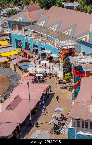 Roatan, Honduras - 30. März 2023: Kreuzfahrthafen in Roatan, Honduras. Stockfoto