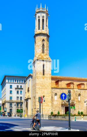 Valencia, Spanien - 17. März 2023: Turm und Fassade der katholischen Kirche St. Augustine. Stockfoto