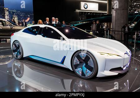 BMW iVision Dynamics Elektro-Konzeptfahrzeug auf der IAA in Frankfurt. Deutschland - 12. September 2017. Stockfoto