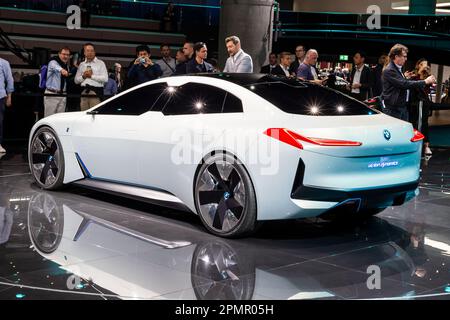 BMW iVision Dynamics Elektro-Konzeptfahrzeug auf der IAA in Frankfurt. Deutschland - 12. September 2017. Stockfoto