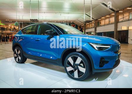 Ansicht des Blue Charge Volvo C40. Brandneues Elektroauto. Stockfoto