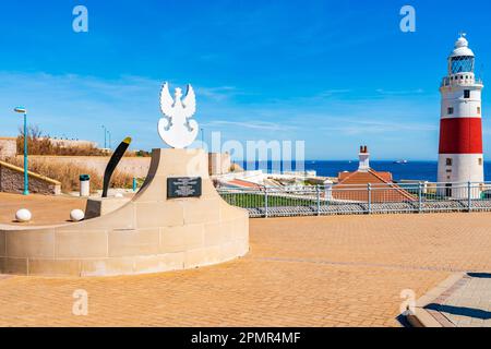 GIBRALTAR, Vereinigtes Königreich - MÄRZ 11 2023: Das Sikorski-Denkmal am Europa Point erinnert an den Absturz von Gibraltar B-24, bei dem General Sikorski starb. 1943 Stockfoto