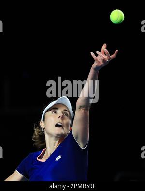 Frankreichs Alize Cornet in Aktion während des Qualifikationsspiels des Billie Jean King Cup zwischen Großbritannien und Frankreich in der Coventry Building Society Arena in Coventry. Foto: Freitag, 14. April 2023. Stockfoto