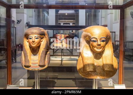 Die goldvergoldeten Masken von Thuya sind im Museum für ägyptische Antiken in Kairo, Ägypten, ausgestellt Stockfoto