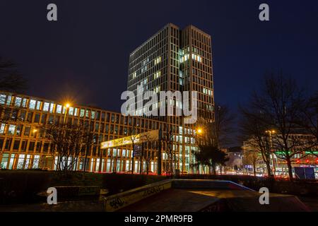 Dortmund, Deutschland - 05. Januar 2023: Schöne Aussicht auf Dortmund bei Nacht. Reisen Stockfoto