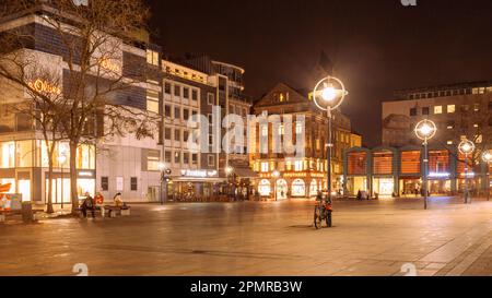 Dortmund, Deutschland - 05. Januar 2023: Schöne Aussicht auf Dortmund bei Nacht. Reisen Stockfoto