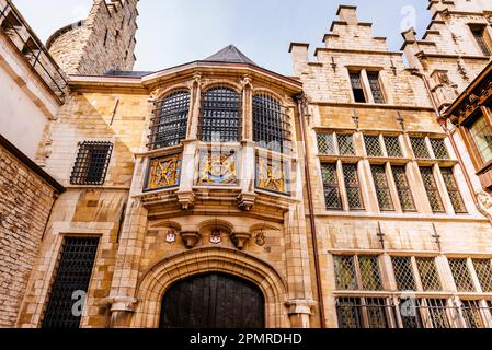 Schlosshof. Het Steen ist eine mittelalterliche Festung in der Altstadt von Antwerpen. Antwerpen, Flämische Region, Belgien, Europa Stockfoto