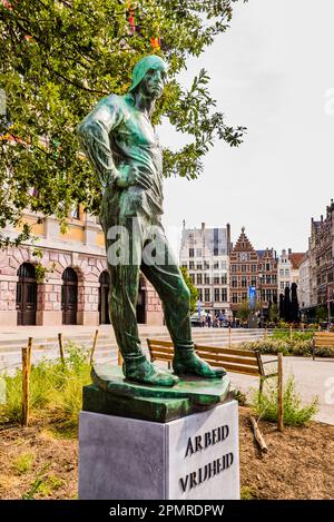 Statue „Der Hafenarbeiter“. Bildhauer Constantin Emile Meunier. Antwerpen, Flämische Region, Belgien, Europa Stockfoto