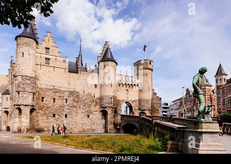 Het Steen ist eine mittelalterliche Festung in der Altstadt von Antwerpen. Das überlebende Bauwerk wurde zwischen 1200 und 1225 als Tor zu einem größeren C. Stockfoto