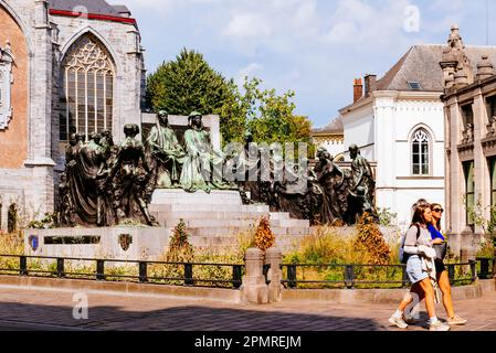 Die Van-Eyck-Brüder. Die beiden Maler des Altars von Gent stehen mit dem Rücken zur Vijd-Kapelle der Kathedrale, wo das Gemälde seinen Ursprung hatte Stockfoto