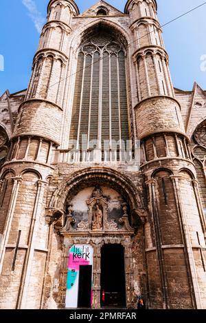 Hauptfassade. St. Die Nikolaikirche Sint-Niklaaskerk ist eines der ältesten und bekanntesten Wahrzeichen in Gent. Gent, Ostflandern, Flämische Region, Stockfoto