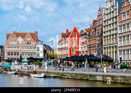 Graslei ist ein Kai im historischen Stadtzentrum von Gent, Belgien, am rechten Ufer der Leie. Gent, Ostflandern, Flämische Region, Be Stockfoto