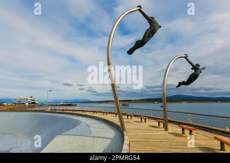 Statue Amor al Viento (Liebe des Windes) am Ufer, Puerto Natales, Patagonien, Chile Stockfoto