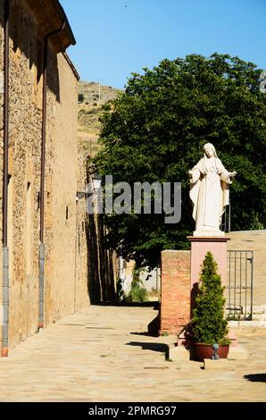 Steinstatue von Maria von Jesús von Ágreda vor dem Kloster. Das Kloster La Concepción ist ein Kloster der Klosterschließung der geistlichen Mütter Lo Stockfoto