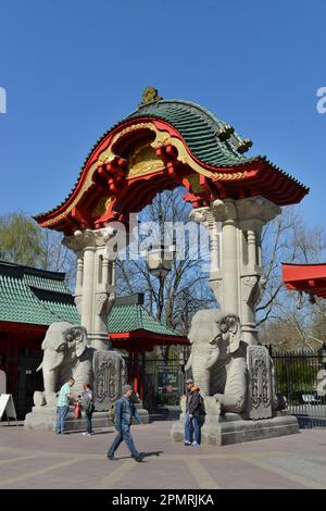 Elefantentor, Zoologischer Garten, Budapester Straße, Tiergarten, Berlin, Deutschland Stockfoto