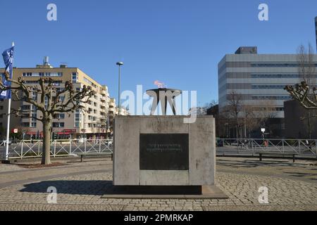 Ewige Flamme, Gedenkstätte für die Opfer des Fluges und der Flucht, Theodor-Heuss-Platz, Westend, Berlin, Deutschland Stockfoto