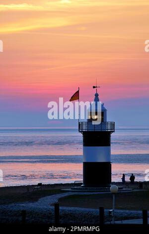 Abendliche Atmosphäre in Wremertief, Blick auf den Leuchtturm kleine Preusse, Bezirk Cuxhaven, Deutschland Stockfoto