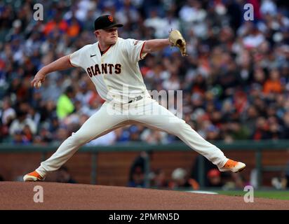 San Francisco, Usa. 10. April 2023. Der Pitcher der San Francisco Giants Logan Webb wirft am 10. April 2023 im ersten Inning im Oracle Park in San Francisco gegen die Los Angeles Dodgers. (Foto: Jane Tyska/Bay Area News Group/TNS/Sipa USA) Guthaben: SIPA USA/Alamy Live News Stockfoto