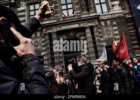 Antonin Burat / Le Pictorium - Protest gegen Rentengesetz in Paris - 13. April 2023 - 13. April 4/2023 - Frankreich / Paris / Paris - Protest in Paris anlässlich des zwölften landesweiten Tages der Klage gegen das Rentengesetz. Stockfoto