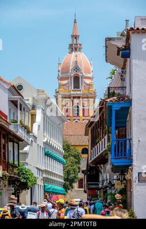 Cartagena, Kolumbien - 31. März 2023: Street Scense im Herzen des alten Cartagena, Kolumbien. Stockfoto