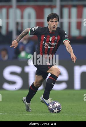 Mailand, Italien. 12. April 2023. Sandro Tonali vom AC Mailand während des UEFA Champions League-Spiels in Giuseppe Meazza, Mailand. Der Bildausdruck sollte lauten: Jonathan Moscrop/Sportimage Credit: Sportimage/Alamy Live News Stockfoto