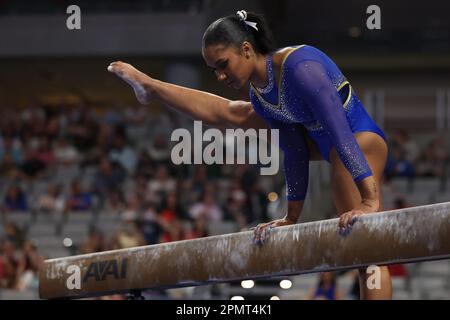 Fort Worth, Texas, USA. 13. April 2023. Während des NCAA National Collegiate Women's Gymnastics Championships Semifinal 2 in der Dickies Arena in Fort Worth, Texas, 2023. Melissa J. Perenson/Cal Sport Media/Alamy Live News Stockfoto