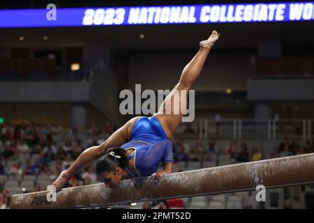 Fort Worth, Texas, USA. 13. April 2023. Während des NCAA National Collegiate Women's Gymnastics Championships Semifinal 2 in der Dickies Arena in Fort Worth, Texas, 2023. Melissa J. Perenson/Cal Sport Media/Alamy Live News Stockfoto