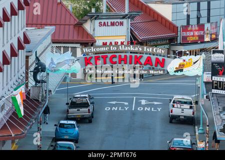 Ketchikan, AK - 9. September 2022: Willkommensschild in der Innenstadt von Ketchikan, Alaska. Stockfoto