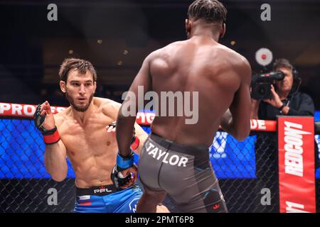 14. April 2023: (R-L) Welterweight Magomed Umalatov und Dilano Taylor in Aktion während der regulären Kampfnacht im PFL 3 im The Theater Inside the Virgin Hotel am 14. April 2023 in Las Vegas, NV. Christopher Trim/CSM. Stockfoto