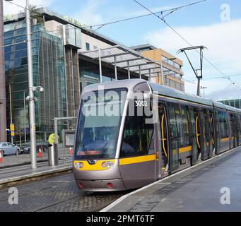 Moderne Straßenbahn Dublin, auch bekannt als Luas Stockfoto