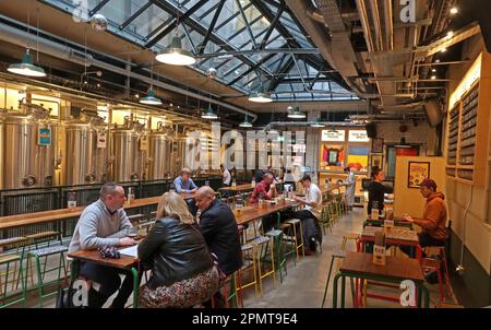 Bundobust Restaurant Interior, Brewery at St James Building, 61-69 Oxford Street, Manchester, England, Großbritannien M1 6EQ Stockfoto