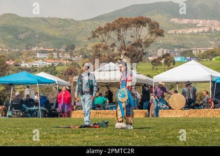 Malibu, Kalifornien, USA - 2. April 2023. Chumash Day Pow Wow und Stammesversammlungen. Der Malibu Bluffs Park feiert 23 Jahre Gastgeber des Stockfoto