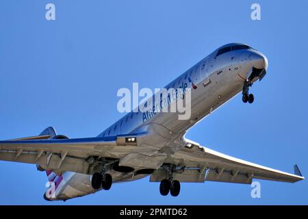 Palm Springs, Kalifornien, USA. 5. Februar 2021. Ein American Eagle-Flug, der auf dem Flughafen in Palm Springs landet. (Kreditbild: © Ian L. SITREN/ZUMA Press Wire) NUR REDAKTIONELLE VERWENDUNG! Nicht für den kommerziellen GEBRAUCH! Stockfoto