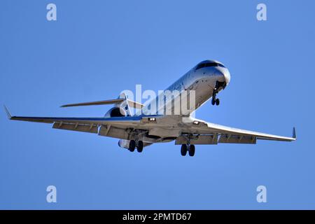 Palm Springs, Kalifornien, USA. 5. Februar 2021. Ein American Eagle-Flug, der auf dem Flughafen in Palm Springs landet. (Kreditbild: © Ian L. SITREN/ZUMA Press Wire) NUR REDAKTIONELLE VERWENDUNG! Nicht für den kommerziellen GEBRAUCH! Stockfoto