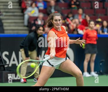 Vancouver, Kanada. 14. April 2023. Rebecca Marino aus Kanada im Kampf gegen Ysaline Bonaventure aus Belgien während des Billie Jean King Cup im Pacific Coliseum. Kredit: Joe Ng/Alamy Live News Stockfoto