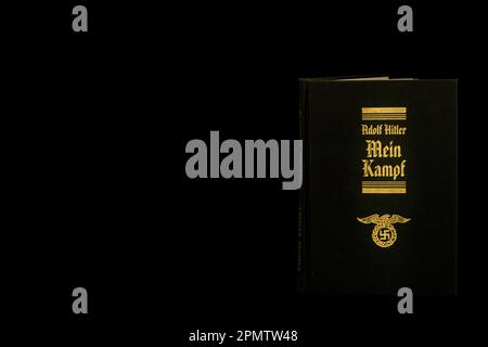 Nova Bana, Slowakei - 14. April 2023 : Mein Kampf. Ein Buch von Adolf Hitler. Stockfoto