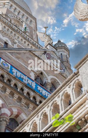 Das Gebäude der Bombay Municipal Corporation (BMC) befindet sich in Mumbai, Indien, und ist der Hauptsitz des für gove zuständigen kommunalen Unternehmens Stockfoto